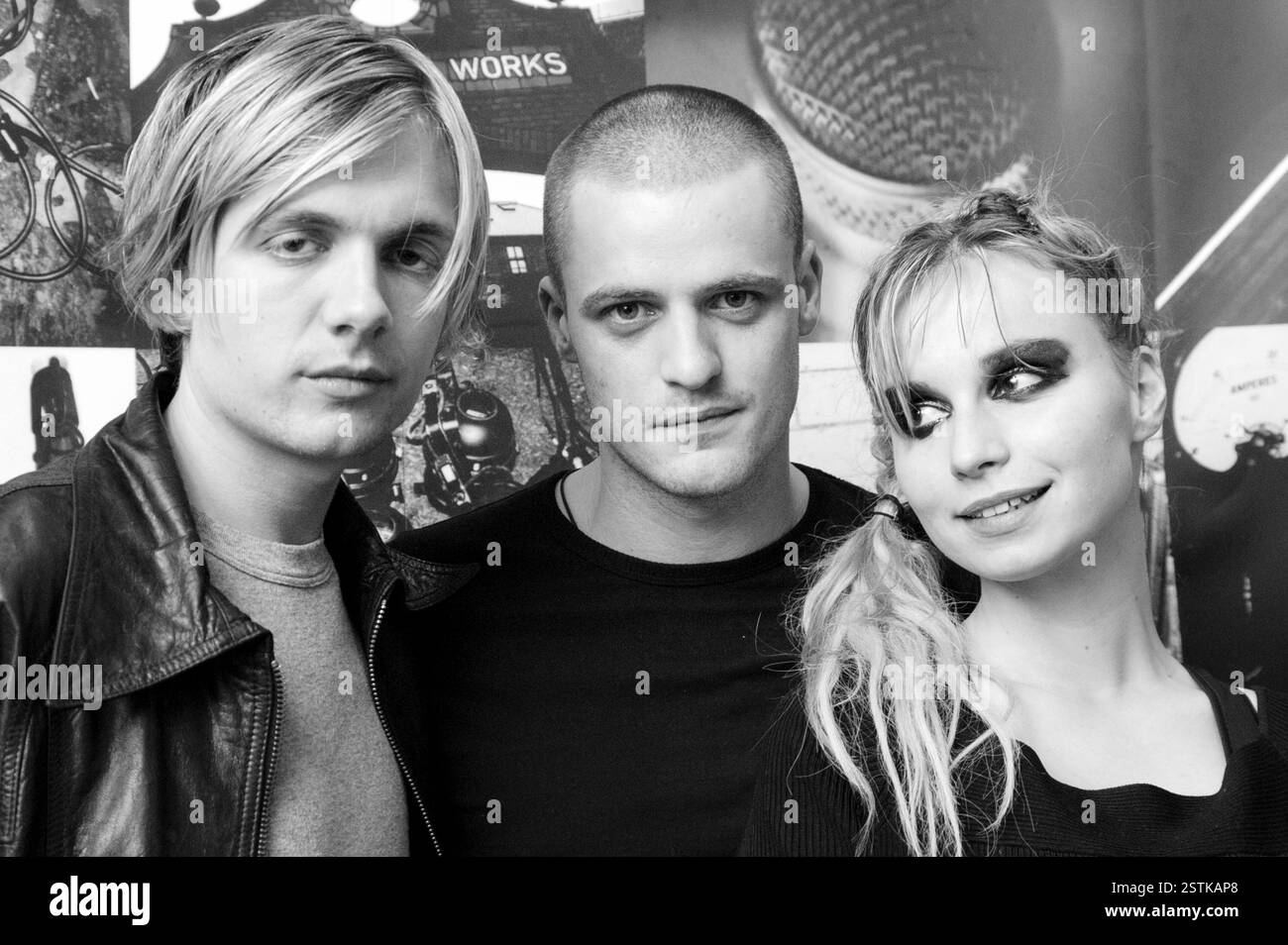 JJ72, APPARIZIONE televisiva, 2002: La band indie rock irlandese JJ72 al The popfactory TV show a Porth, Galles del Sud, Regno Unito, il 10 settembre 2002. Fotografia: ROB WATKINS. INFO: I JJ72 sono stati un gruppo alternative rock di Dublino, Irlanda. Dopo la formazione nel 1996, firmarono per la Lakota Records nel 1999 e pubblicarono due album prima di separarsi nel 2006. Foto Stock