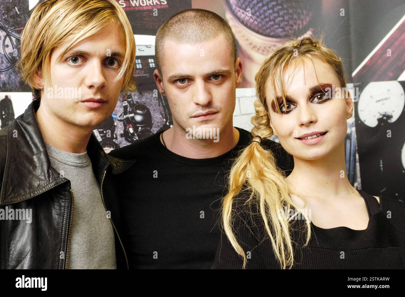 JJ72, APPARIZIONE televisiva, 2002: La band indie rock irlandese JJ72 al The popfactory TV show a Porth, Galles del Sud, Regno Unito, il 10 settembre 2002. Fotografia: ROB WATKINS. INFO: I JJ72 sono stati un gruppo alternative rock di Dublino, Irlanda. Dopo la formazione nel 1996, firmarono per la Lakota Records nel 1999 e pubblicarono due album prima di separarsi nel 2006. Foto Stock