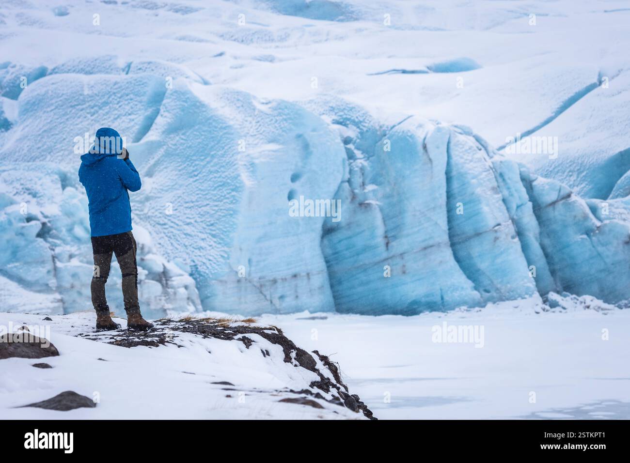 Vista del ghiacciaio e della laguna di Svínafellsjökull. Svínafellsjökull, Islanda orientale, Islanda, Europa settentrionale. Foto Stock