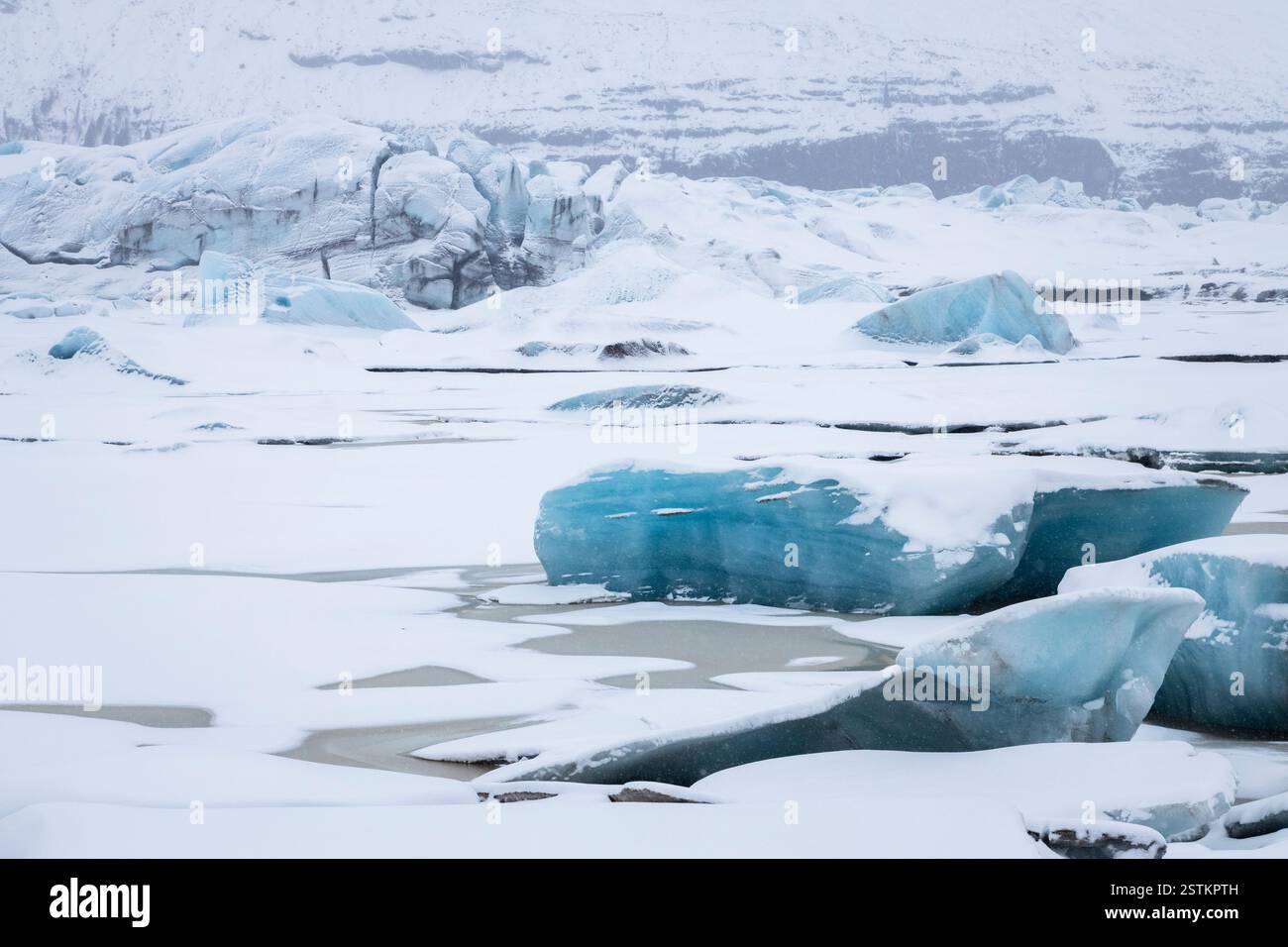 Vista del ghiacciaio e della laguna di Svínafellsjökull. Svínafellsjökull, Islanda orientale, Islanda, Europa settentrionale. Foto Stock