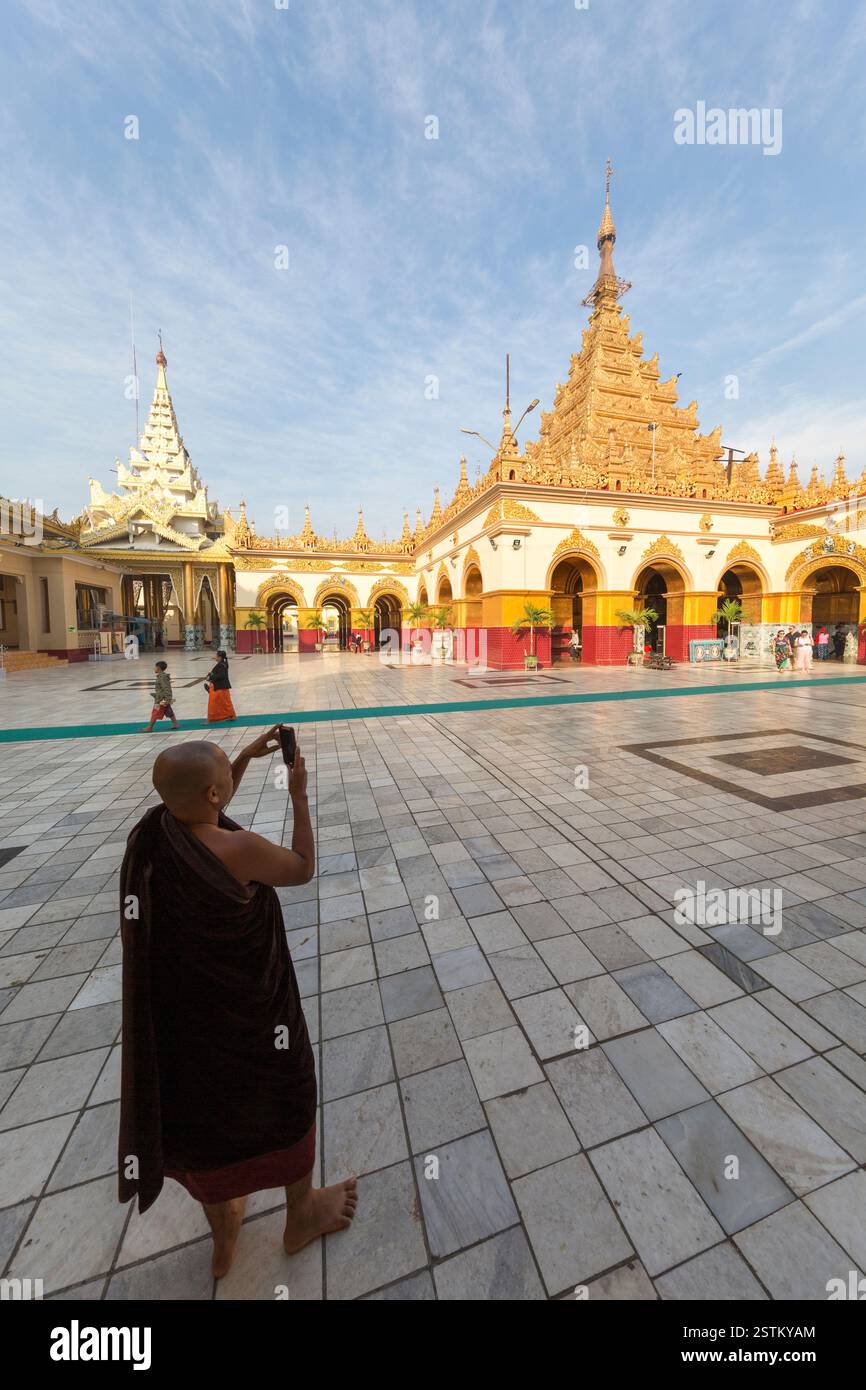 Myanmar, i cortili interni di Mahammuni Paya. Foto Stock