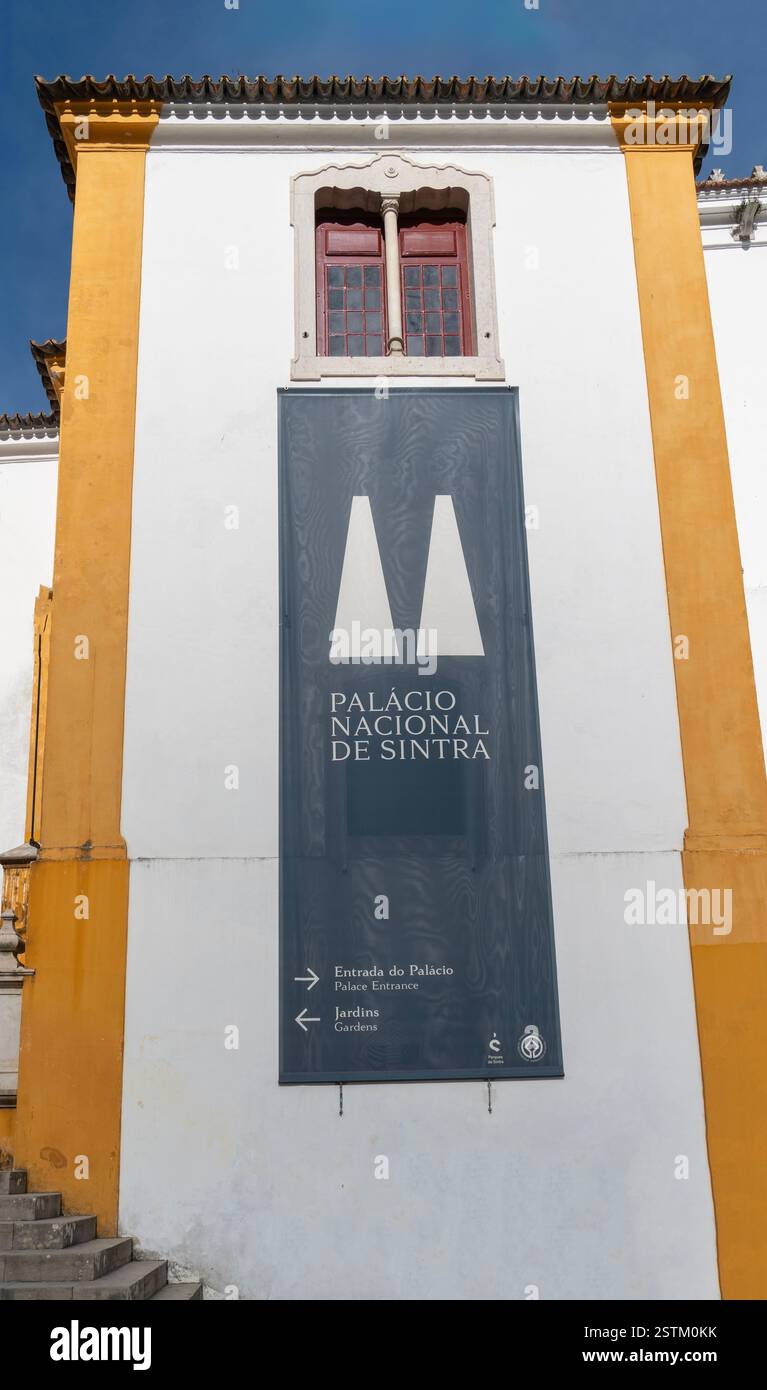 Sintra, distretto di Lisbona, Portogallo - 31 ottobre 2024: Una parte del Palazzo Nazionale di Sintra (Palacio Nacional de Sintra) Foto Stock