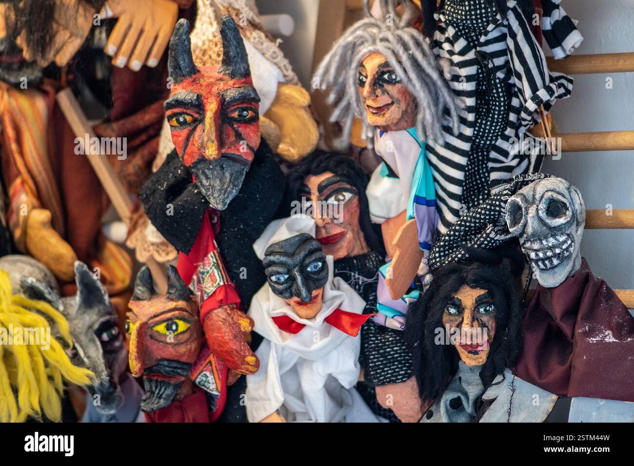 Splendido gruppo di marionette o burattini fatti a mano Foto Stock