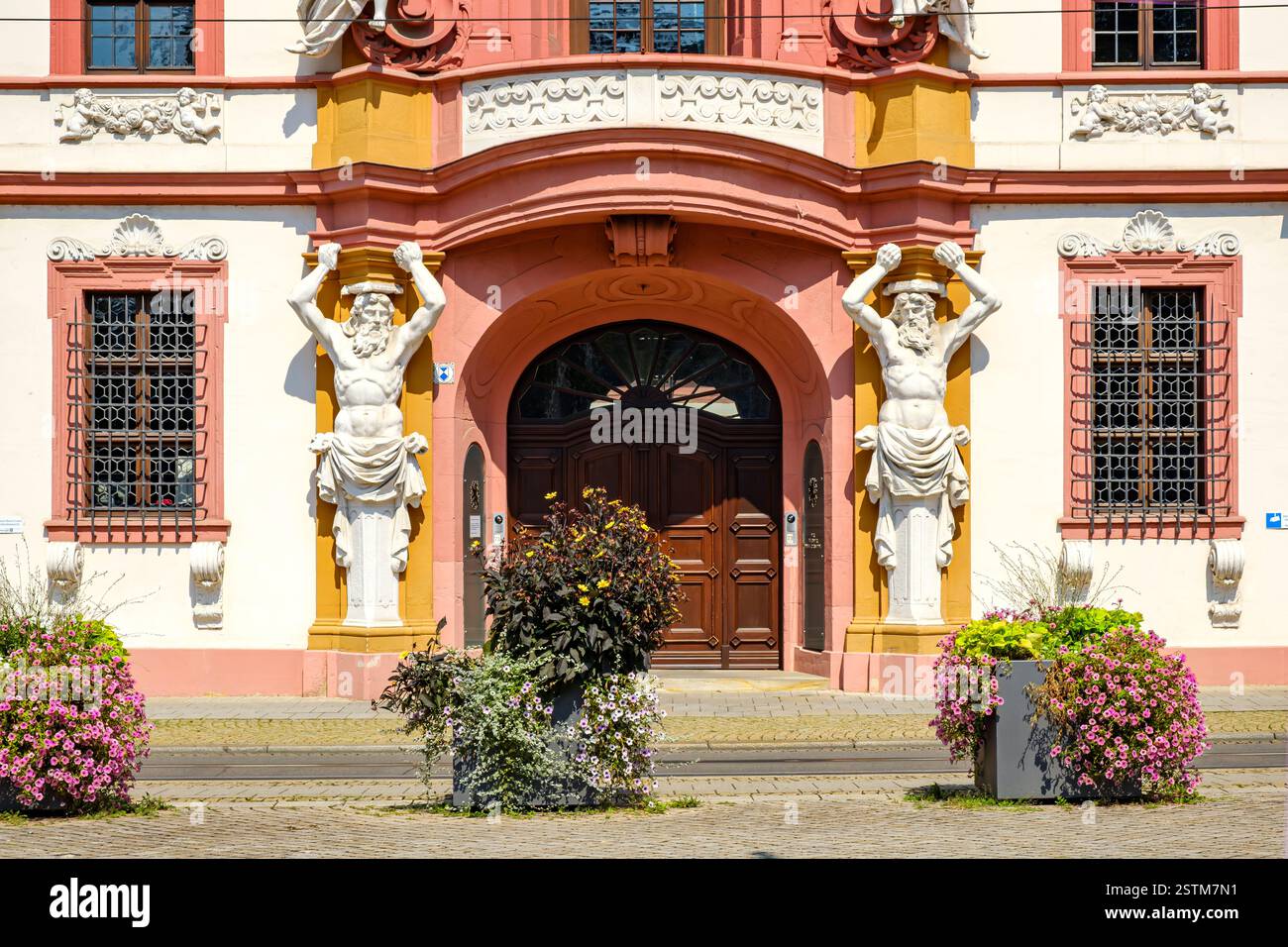 Cancelleria di Stato della Turingia nell'edificio barocco dell'ex ufficio del Governatore di Magonza a Erfurt, Turingia, Germania. Foto Stock