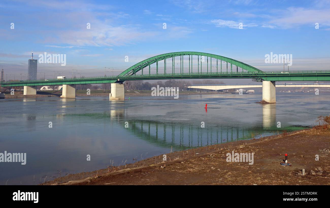 Ponte verde di Belgrado Foto Stock