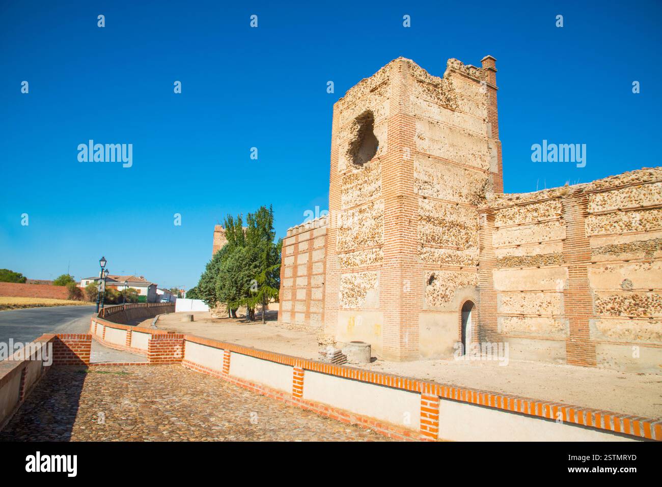 Parete della città. Madrigal de las Altas Torres, provincia di Avila, Castilla Leon, Spagna. Foto Stock
