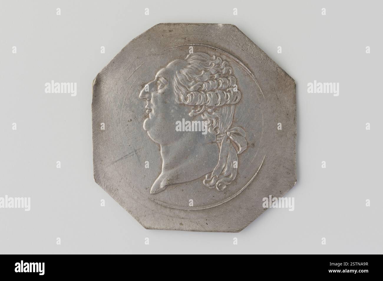 Una medaglia del 1792 di Augustin Dupré con un ritratto a sinistra di Luigi XVI. La medaglia commemora un momento cruciale durante la Rivoluzione francese. Foto Stock Una medaglia del 1792 di Augustin Dupré con un ritratto a sinistra di Luigi XVI. La medaglia commemora un momento cruciale durante la Rivoluzione francese. Foto Stock