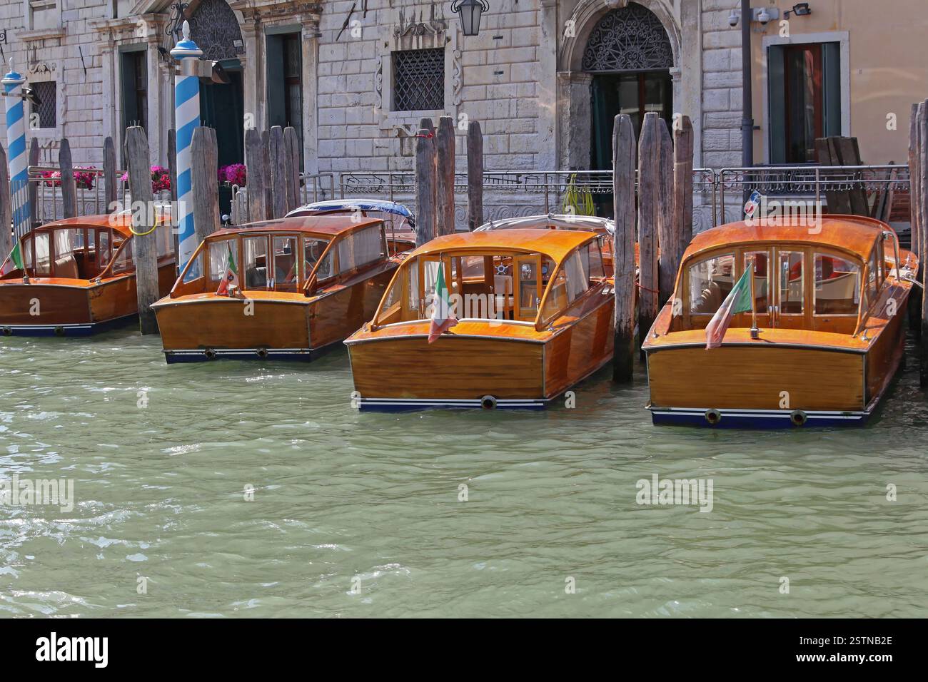 Taxi boat di Venezia Foto Stock