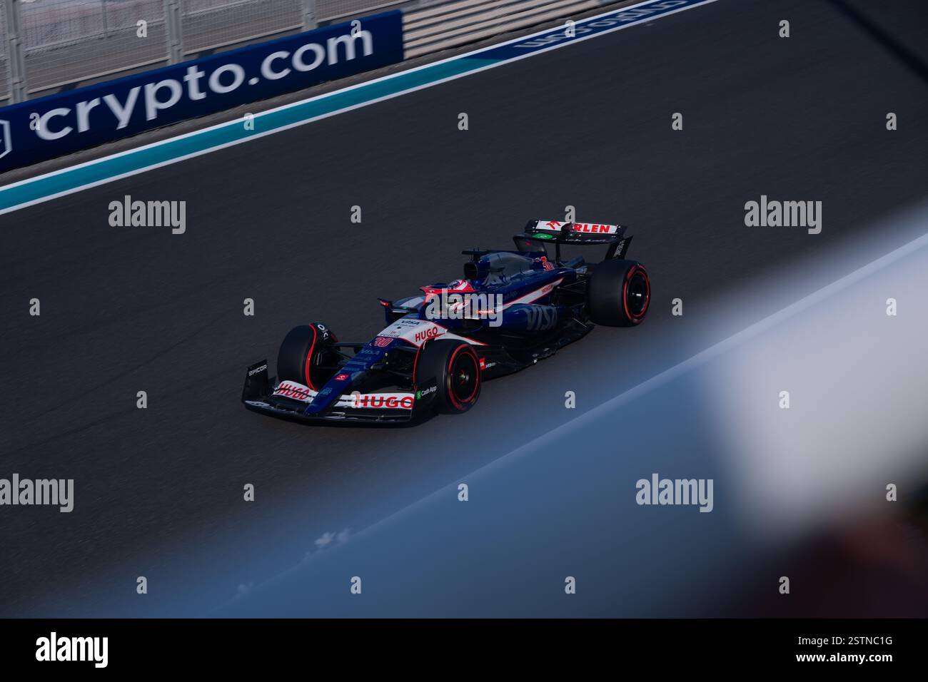 F1 Etihad Airways Abu Dhabi Grand prix 2024 - Liam Lawson della nuova Zelanda guida il Team di Formula 1 Visa Cash App RB durante le prove Foto Stock