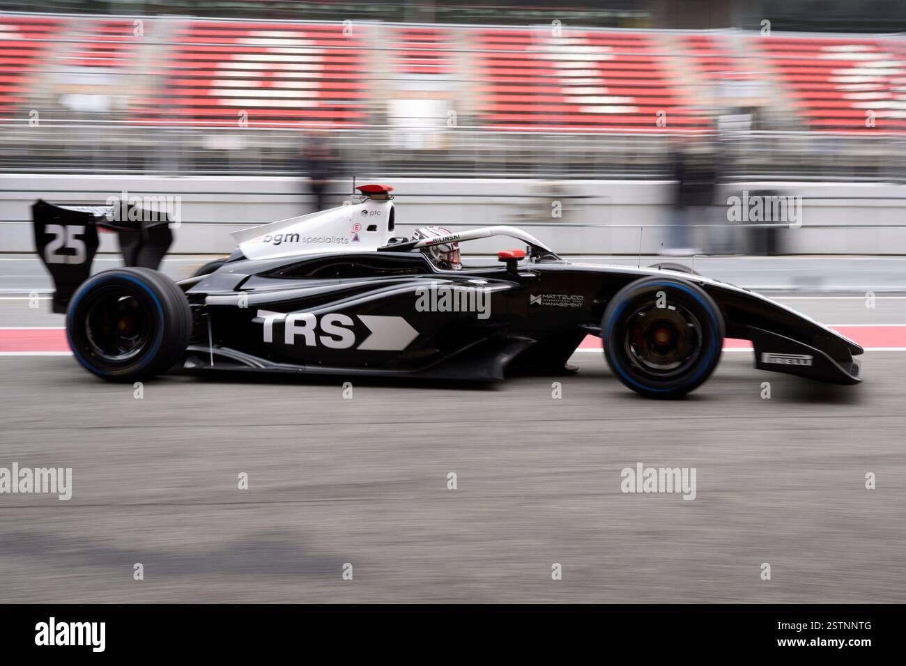 BARCELLONA, SPAGNA - 19 FEBBRAIO: Roman Bilinski della Polonia e Rodin Motorsport (25) guidano sulla Pitlane durante i test di Formula 3 al Circuit de Barcelona-Catalunya il 19 febbraio 2025 a Barcellona, Spagna. (Foto di Pablo Rodriguez/Quality Sport Images) Foto Stock