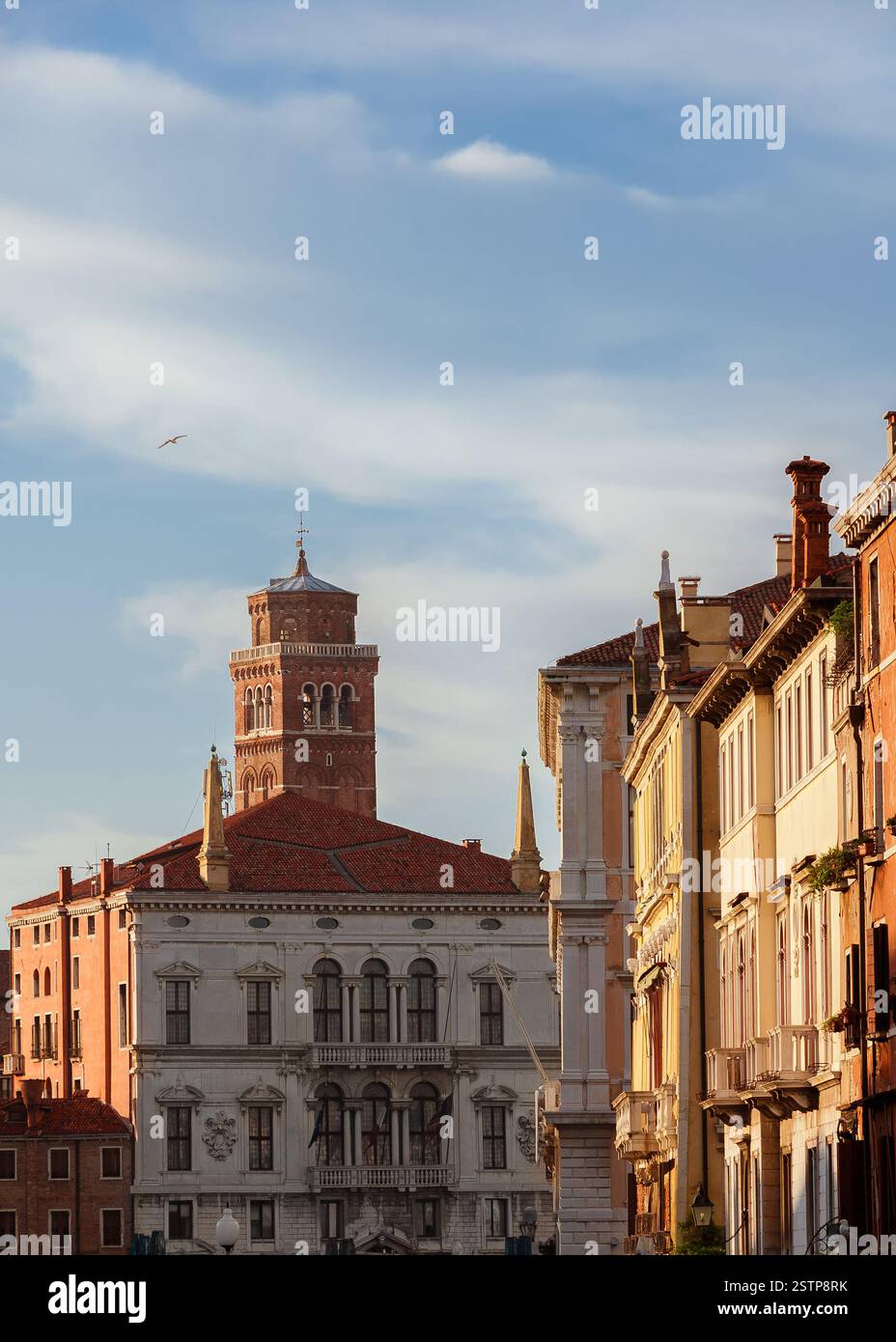 Il bellissimo centro storico di Venezia al tramonto Foto Stock