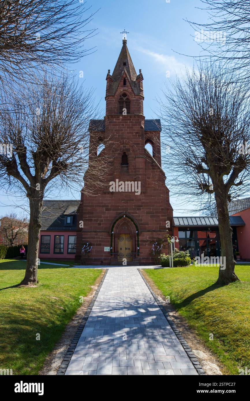 La facciata della chiesa evangelica della città provinciale di Neustadt. Stato federale dell'Assia. Ger Foto Stock
