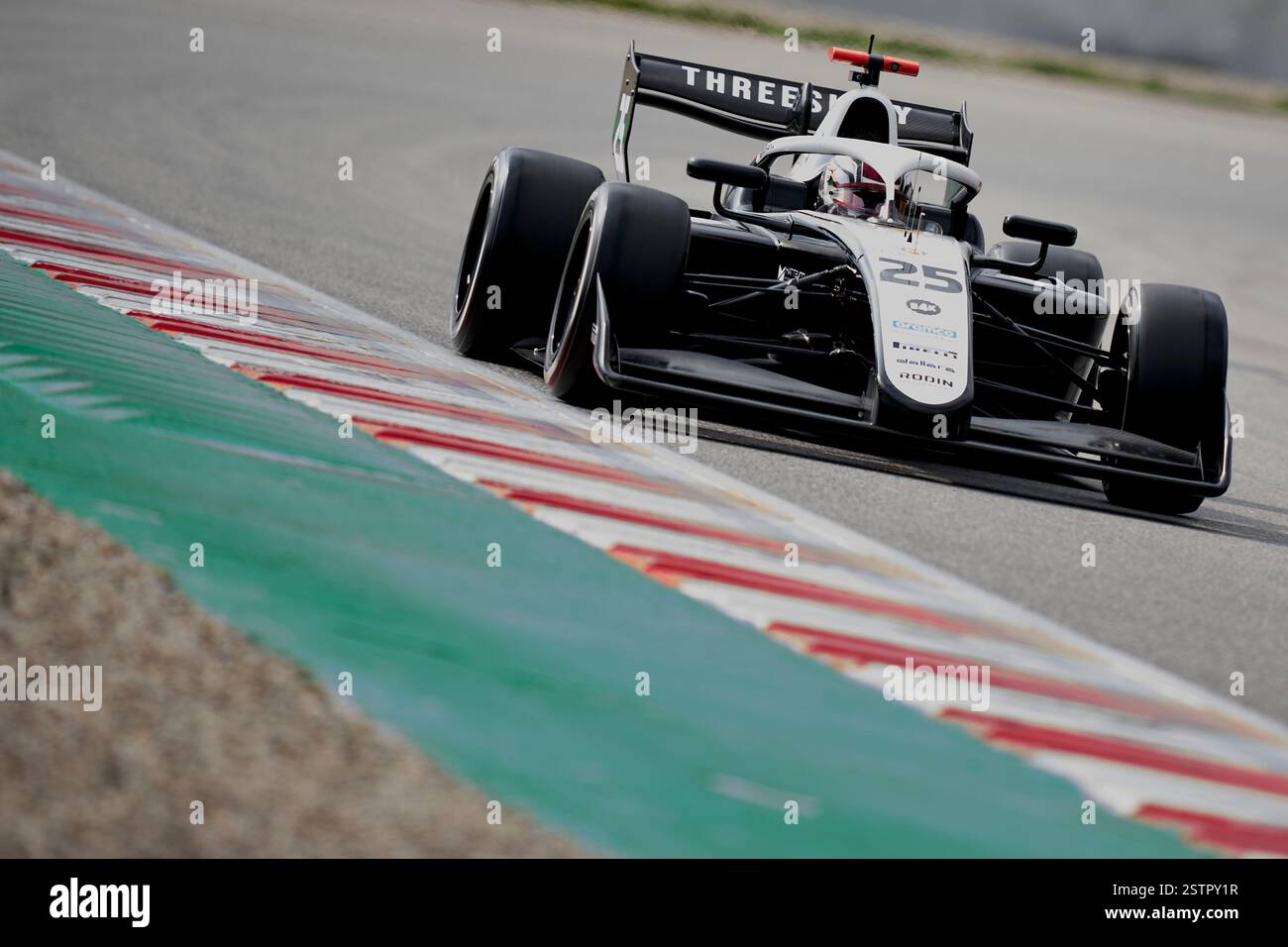 BARCELLONA, SPAGNA - 19 FEBBRAIO: Roman Bilinski della Polonia e Rodin Motorsport (25) corrono in pista durante i test di Formula 3 sul circuito di Barcellona-Catalunya il 19 febbraio 2025 a Barcellona, Spagna. (Foto di Pablo Rodriguez/Quality Sport Images) Foto Stock