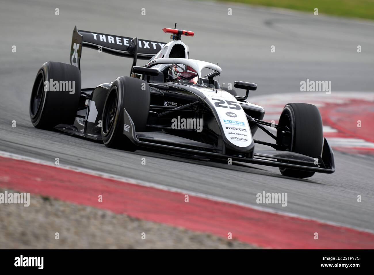 BARCELLONA, SPAGNA - 19 FEBBRAIO: Roman Bilinski della Polonia e Rodin Motorsport (25) corrono in pista durante i test di Formula 3 sul circuito di Barcellona-Catalunya il 19 febbraio 2025 a Barcellona, Spagna. (Foto di Pablo Rodriguez/Quality Sport Images) Foto Stock