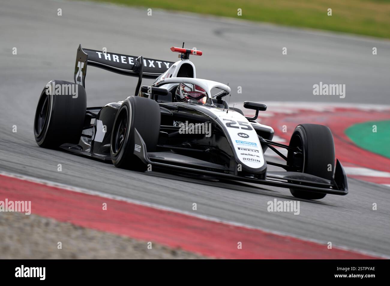 BARCELLONA, SPAGNA - 19 FEBBRAIO: Roman Bilinski della Polonia e Rodin Motorsport (25) corrono in pista durante i test di Formula 3 sul circuito di Barcellona-Catalunya il 19 febbraio 2025 a Barcellona, Spagna. (Foto di Pablo Rodriguez/Quality Sport Images) Foto Stock