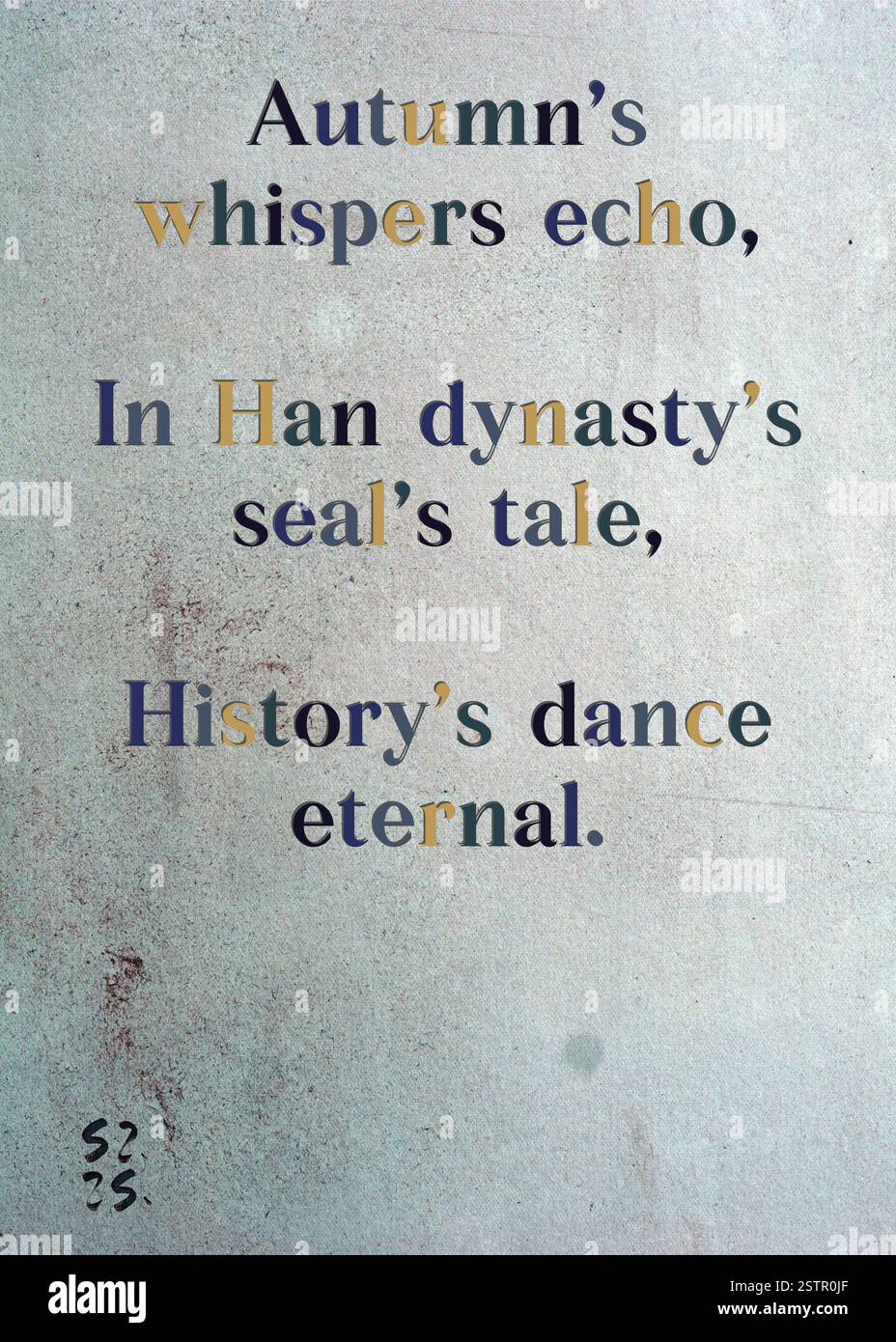 I sussurri d'autunno risuonano, nella storia dei sigilli della dinastia Han, la danza eterna della storia. Brighton Winslow's Silver Writers' Guild. Arte di Zsuzsa Szikra. Poetry Art Print, Triplumes è una forma poetica unica ispirata al tradizionale haiku, composta da tre righe che catturano momenti di chiarezza, emozione e approfondimento. Nella nostra collezione abbracciamo la libertà del linguaggio, dove la fusione delle parole e la rimozione dei trattini è più di una scelta stilistica: È un modo per trasmettere unità e vicinanza tra le idee, creando un'espressione fluida e compatta che risuona con i ritmi della vita moderna. Foto Stock