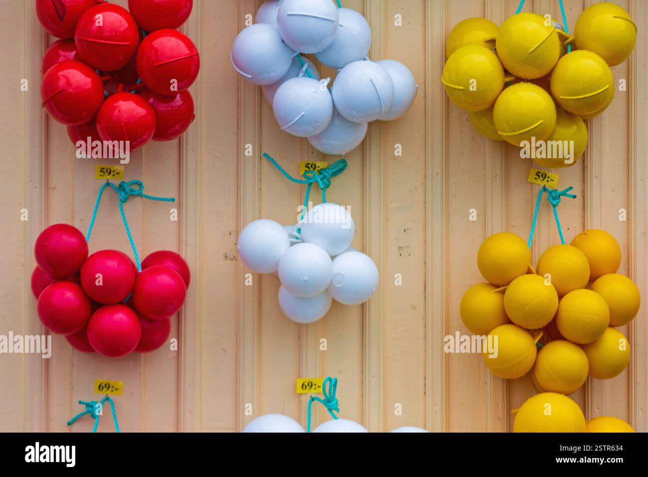 Parafanghi colorati per imbarcazioni Foto Stock