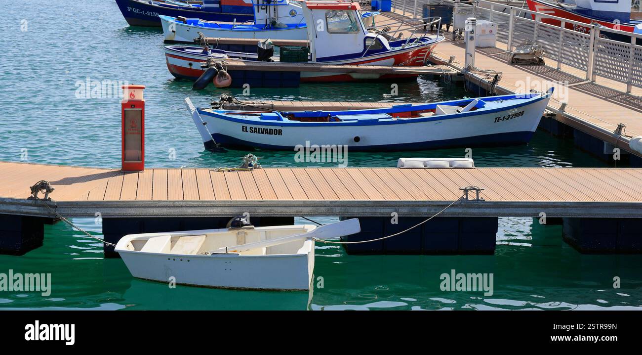 Pescherecci tradizionali, Corralejo, Fuerteventura, Isole Canarie, Spagna, Europa, UE. Presa a novembre 2024 Foto Stock