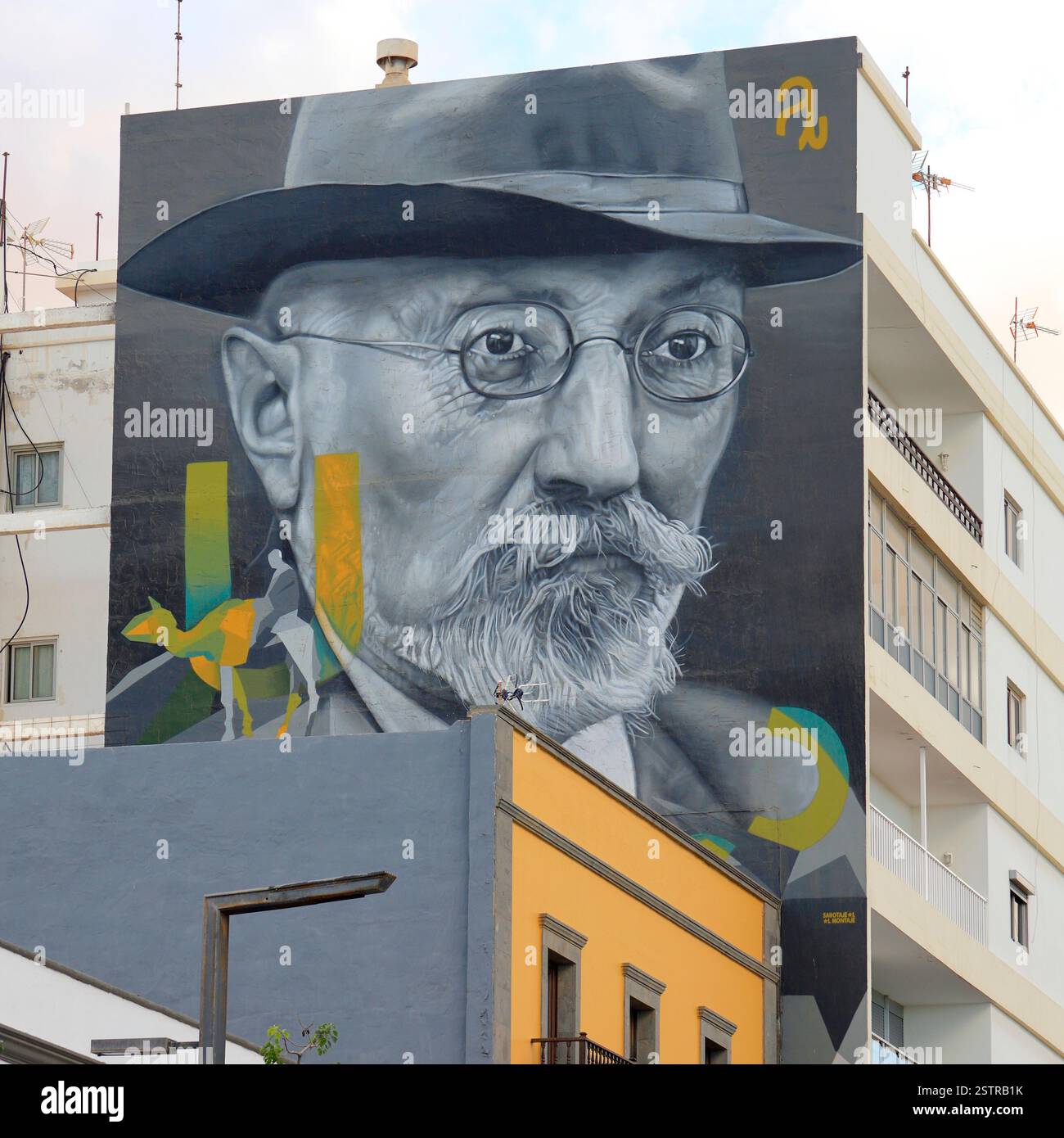 Incredibile dipinto murale realistico - Miguel de Unamuno y Jugo - di Matias Mata ('Sabotaje al montage'). Puerto del Rosario, Fuerteventura. Preso il 24 dicembre Foto Stock