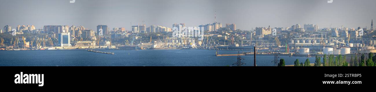 Vista panoramica del porto di Odessa dal mare Foto Stock
