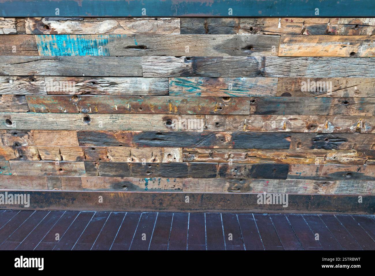 Muro di legno bruciato Foto Stock
