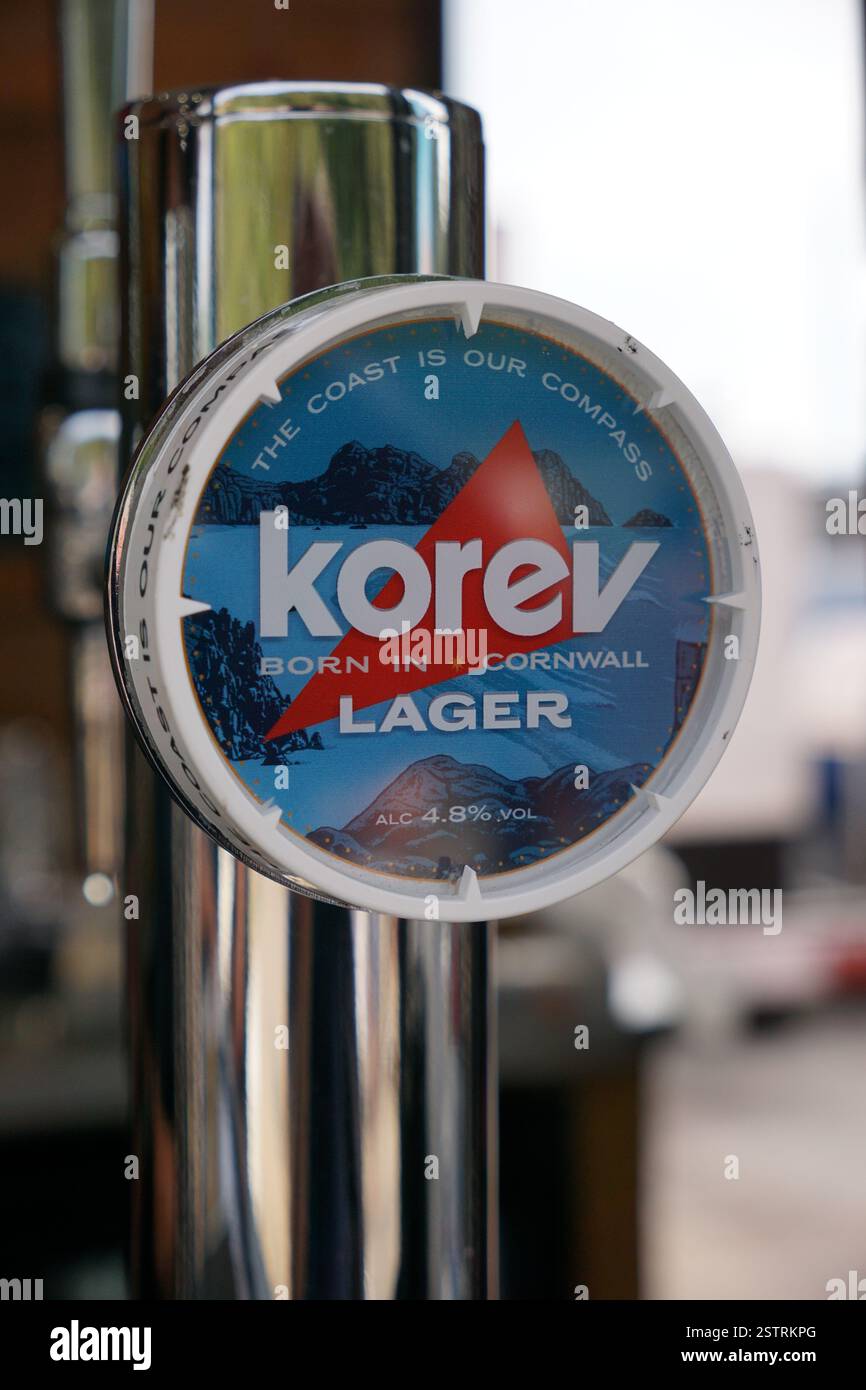 Marchio Korev Lager del birrificio St Austell - Bournemouth Regno Unito 29 agosto 2024. Lager dalla Cornovaglia nel sud-ovest dell'Inghilterra. Foto Stock