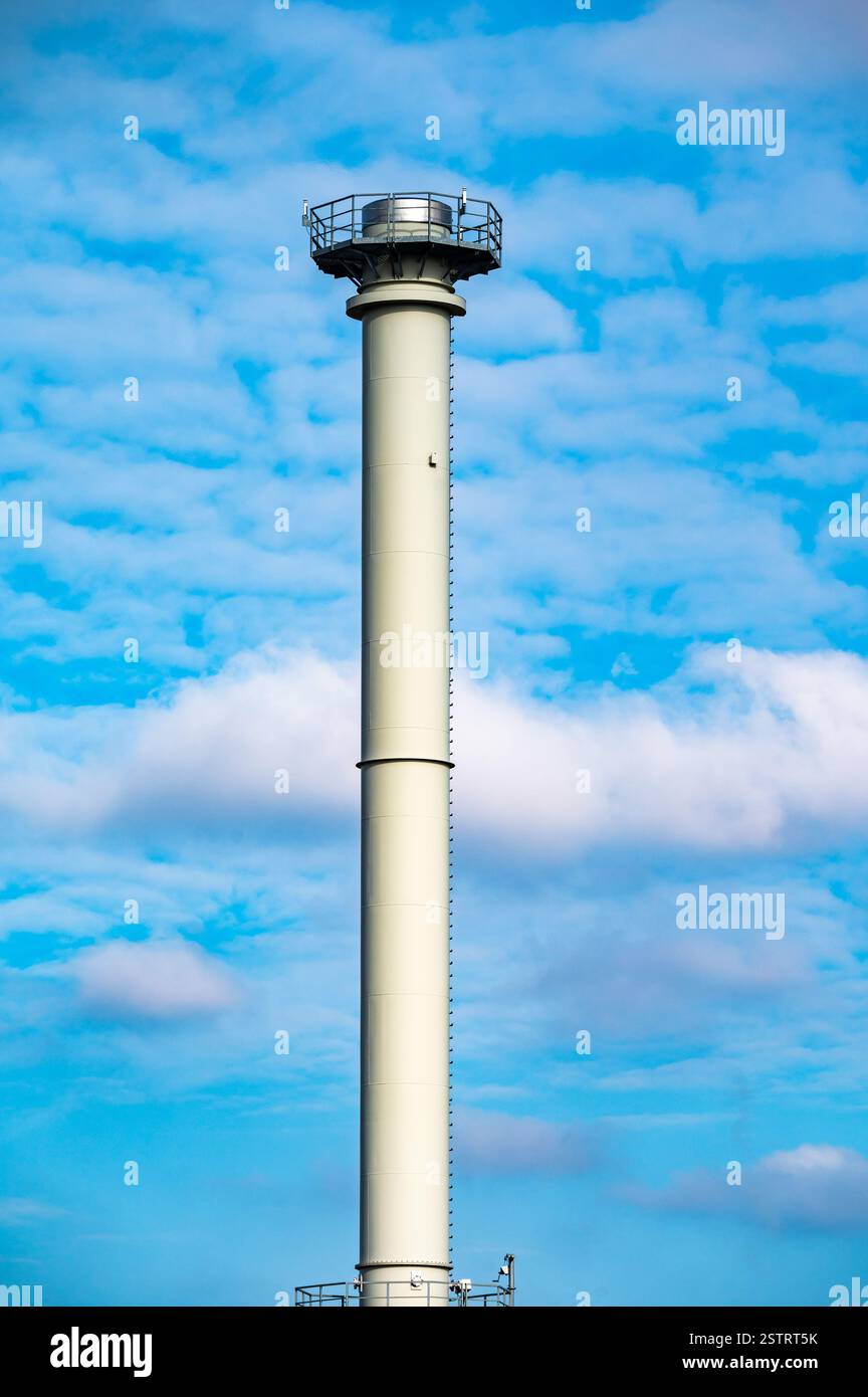 Camini industriali della raffineria di zucchero di Tienen, regione del Brabante fiammingo, Belgio Foto Stock