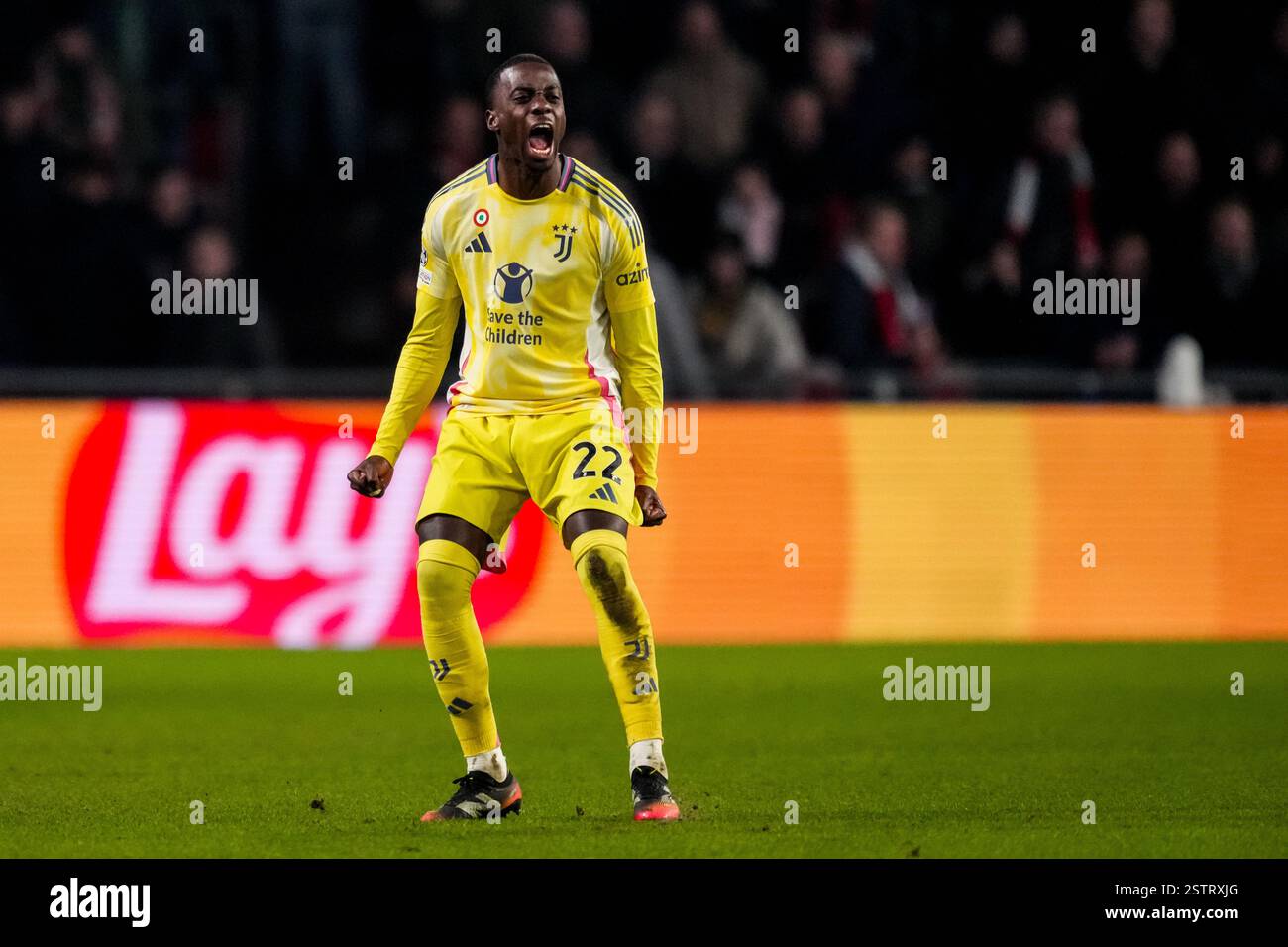 Eindhoven, Paesi Bassi. 19 febbraio 2025. EINDHOVEN, PAESI BASSI - 19 FEBBRAIO: Timothy Weah della Juventus festeggia dopo aver segnato il primo gol della sua squadra durante la partita di andata e ritorno play-off di UEFA Champions League 2024/25 tra PSV e Juventus al Phillips Stadion il 19 febbraio 2025 a Eindhoven, Paesi Bassi. (Foto di René Nijhuis/MB Media) credito: MB Media Solutions/Alamy Live News Foto Stock