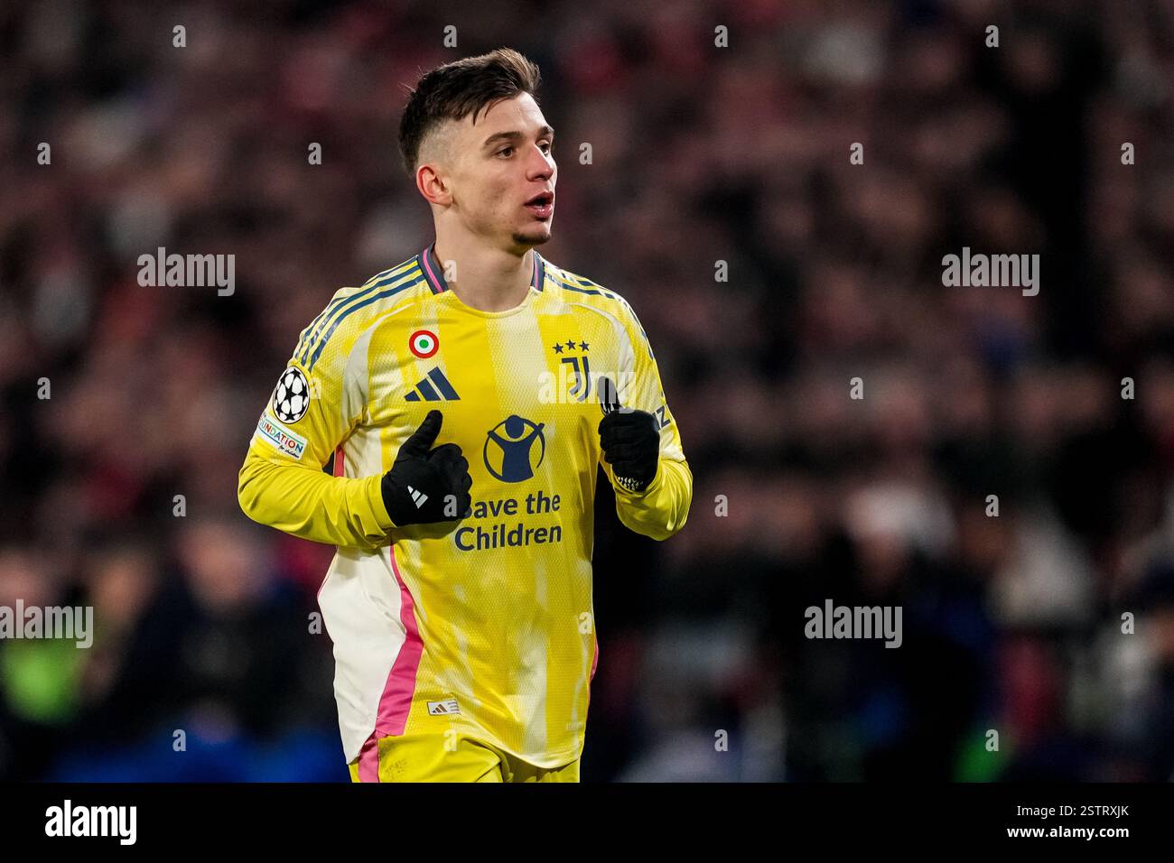 Eindhoven, Paesi Bassi. 19 febbraio 2025. EINDHOVEN, PAESI BASSI - 19 FEBBRAIO: Francisco Conceicao della Juventus guarda durante la partita di andata e ritorno play-off di UEFA Champions League 2024/25 tra PSV e Juventus al Phillips Stadion il 19 febbraio 2025 a Eindhoven, Paesi Bassi. (Foto di René Nijhuis/MB Media) credito: MB Media Solutions/Alamy Live News Foto Stock