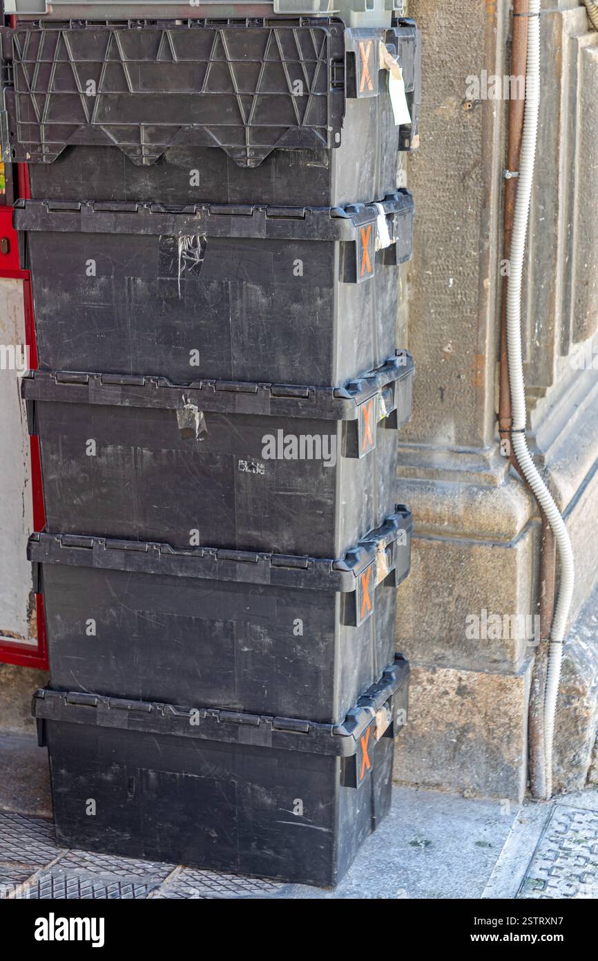 Scatole di spedizione impilate Foto Stock