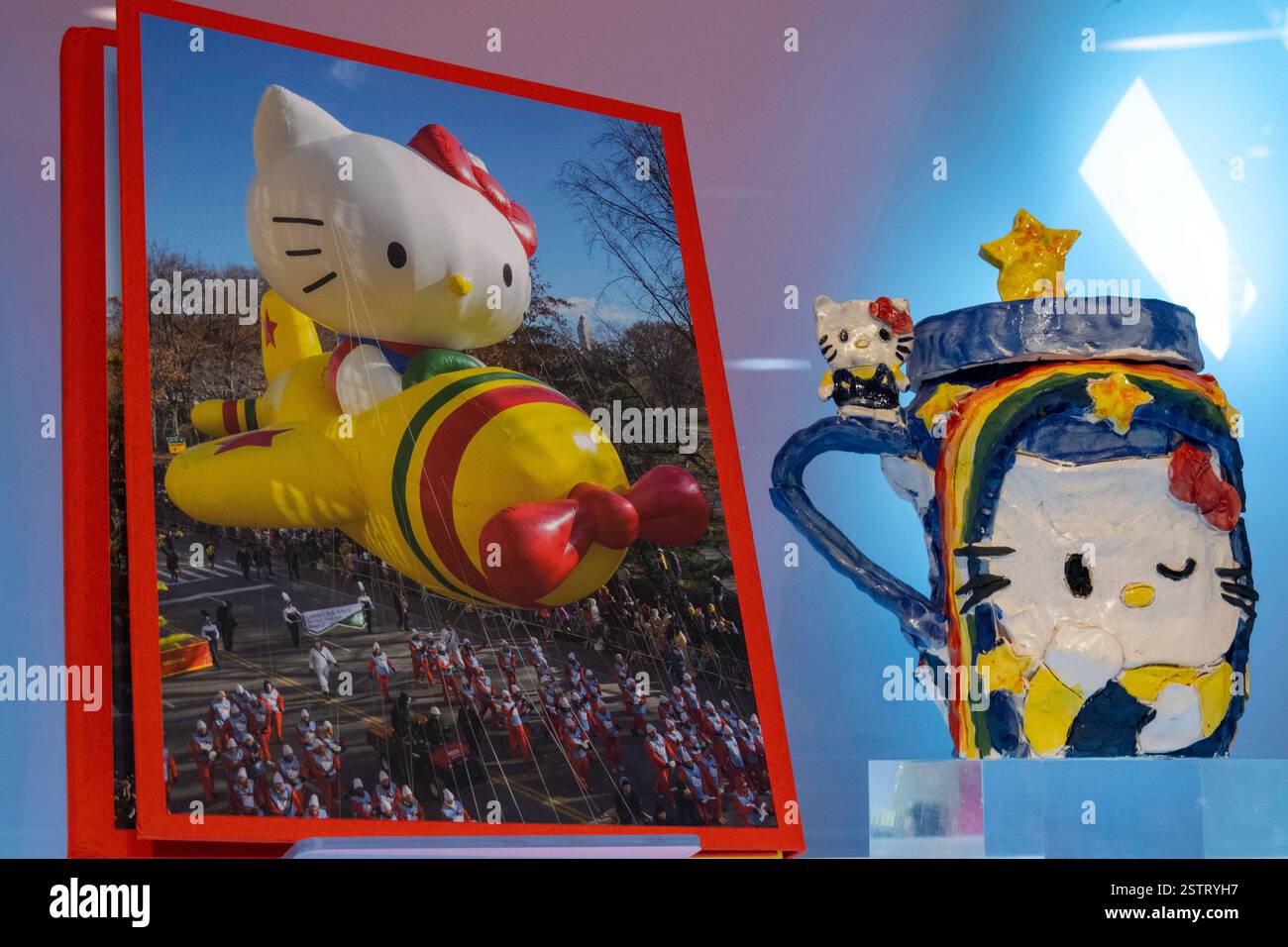 Negozio di articoli da regalo presso il Museo delle Arti e del Design a Columbus Circle, New York. STATI UNITI, 2025 Foto Stock