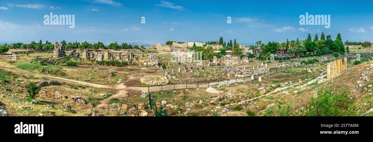 Le rovine dell'antica città di Hierapolis a Pamukkale, Turchia Foto Stock