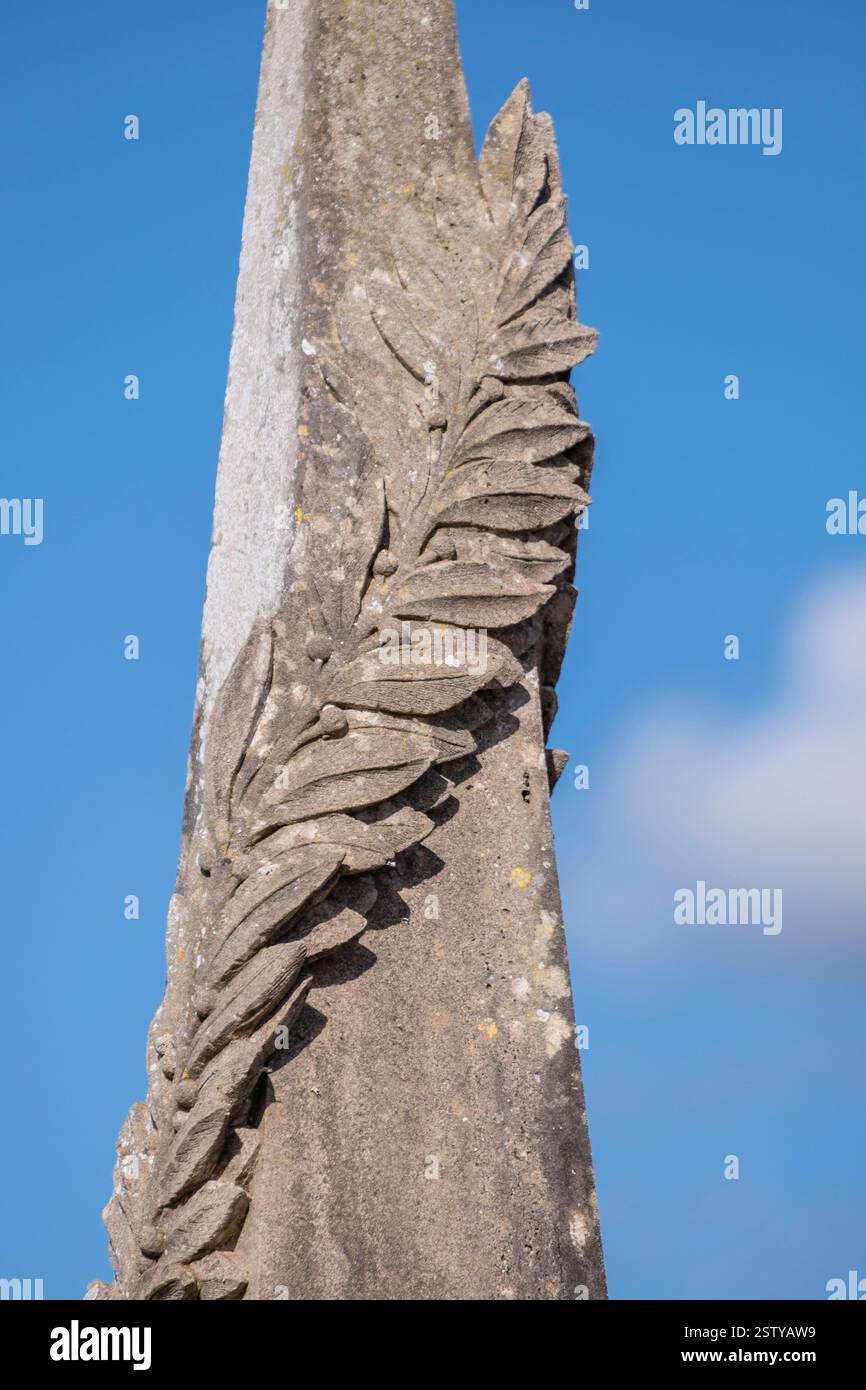 Ramo di Laurel sul simbolo egiziano di un obelisco Foto Stock
