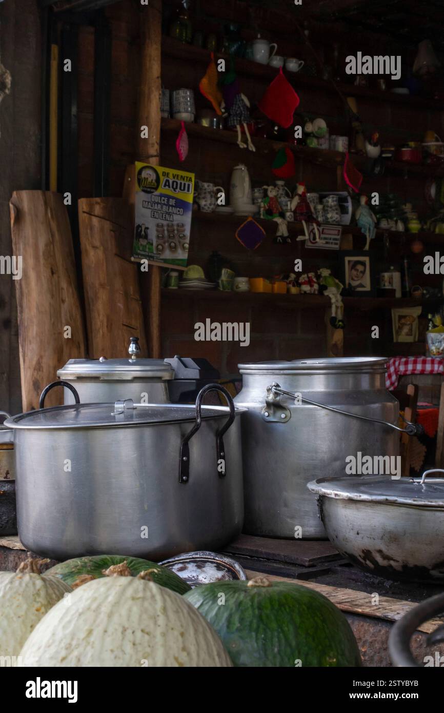 Fonda Antioqueña, ristorante sulla strada con piatti tradizionali. La gastronomia antioquiana è caratterizzata da una ricca diversità di sapori che riflettono il c Foto Stock