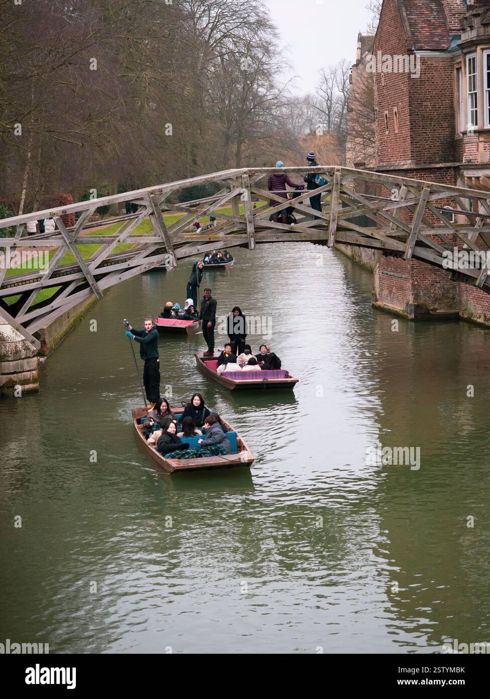 Mathematical Bridge, River Cam, Queens College, Università di Cambridge, Cambridge, Cambridgeshire, Inghilterra, Regno Unito, Gran Bretagna. Foto Stock