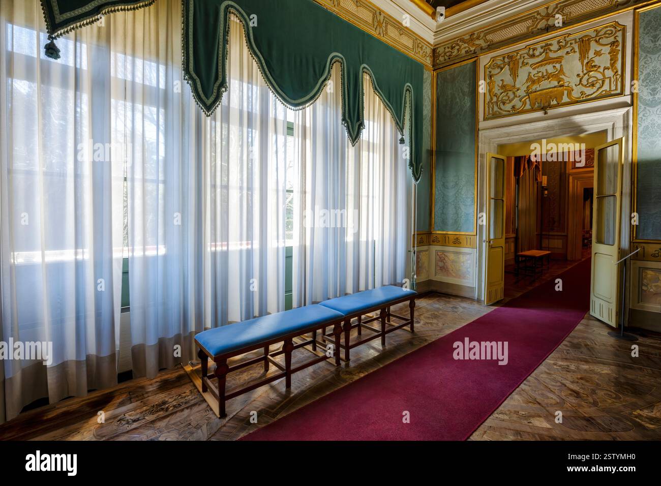 Udine, Italia. La splendida sala blu all'interno del Museo Diocesano (Museo Diocesano e gallerie Tiepolo). Friuli Venezia Giulia. Foto Stock