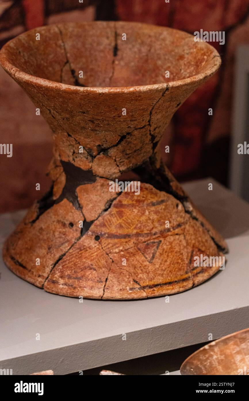 Supporto a bobina con decorazione verniciata Foto Stock