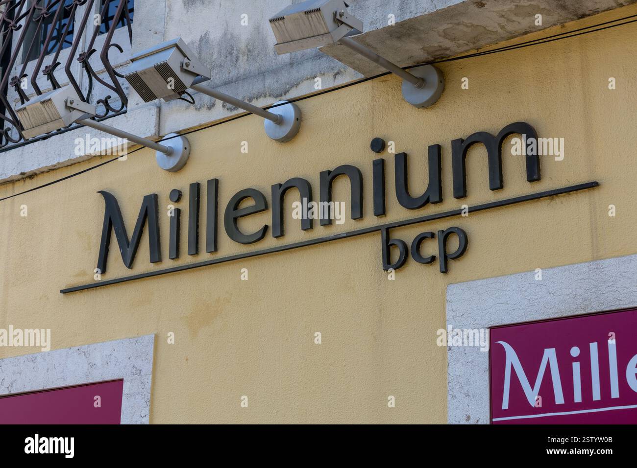Simbolo del Millennium bcp. La Banca commerciale portoghese è stata fondata nel 1985 ed è la più grande banca privata del paese. Foto Stock