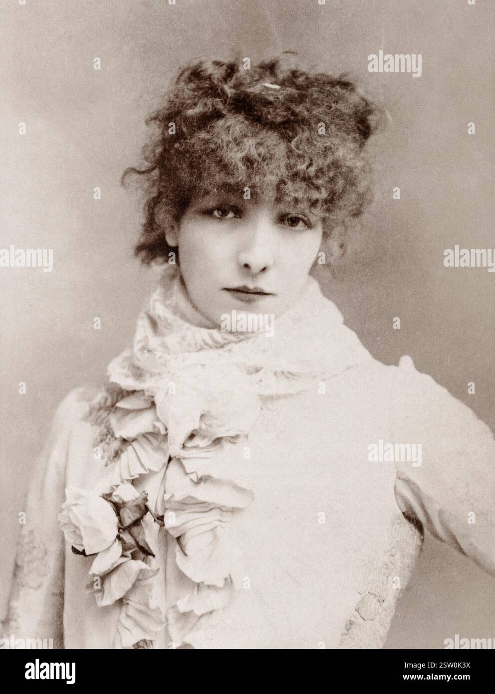 Sarah Bernhardt. Fotografia ritratto dell'attrice teatrale francese nata Henriette-Rosine Bernard (1844-1923) di Atelier Nadar, 1875-1895 Foto Stock