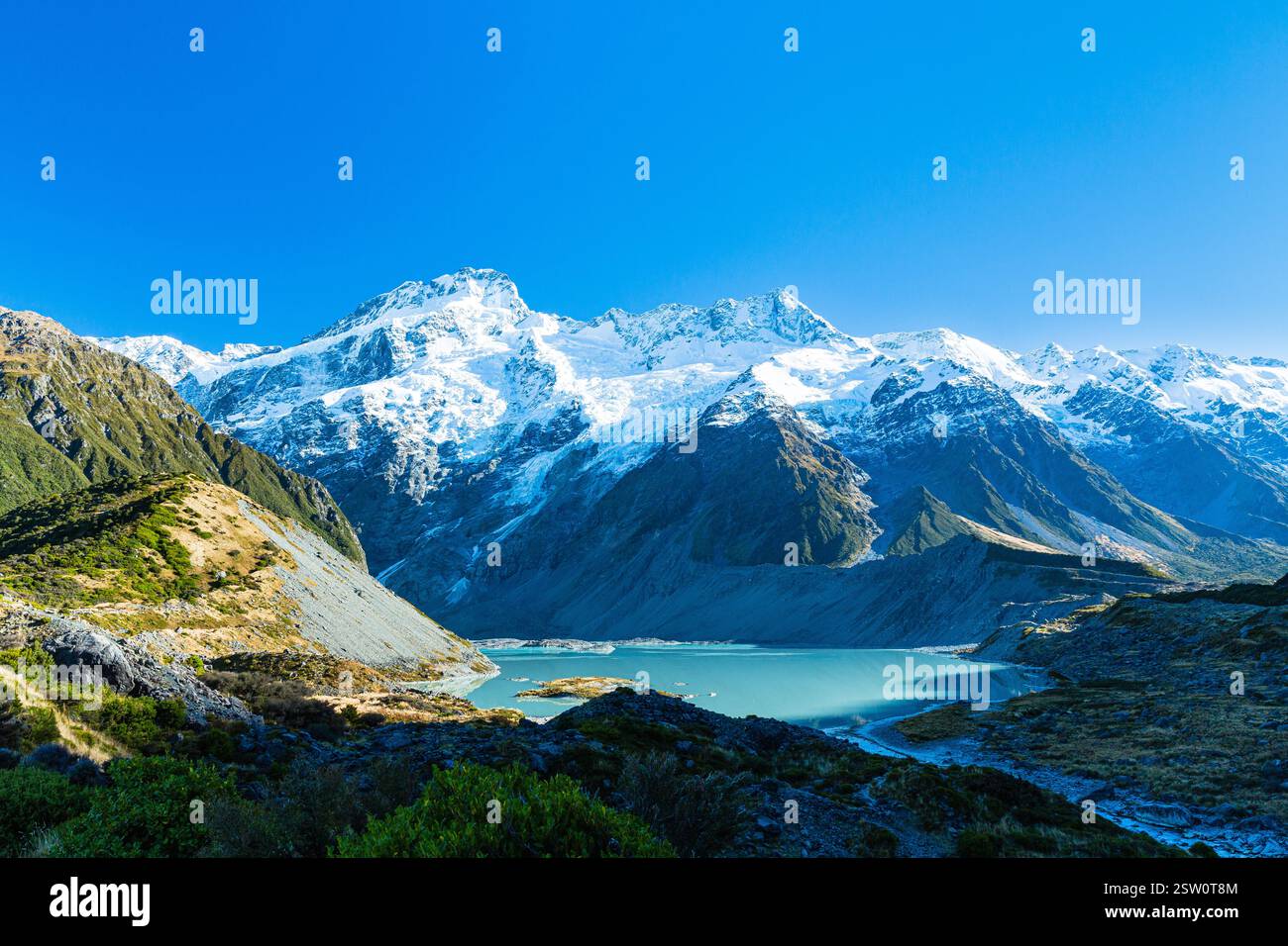 Lago Mueller visto dall'Hooker Valley Track nel Parco Nazionale di Aoraki Mount Cook, nuova Zelanda Foto Stock