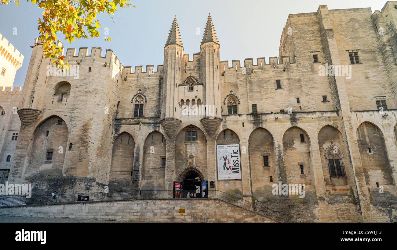 11.03.2024 Avignone, nel sud-est della Francia. 11.03.2024 Avignone, nel sud-est della Francia. Il Palazzo Papale di Avignone, in Francia, è un grande Gothi medievale Foto Stock