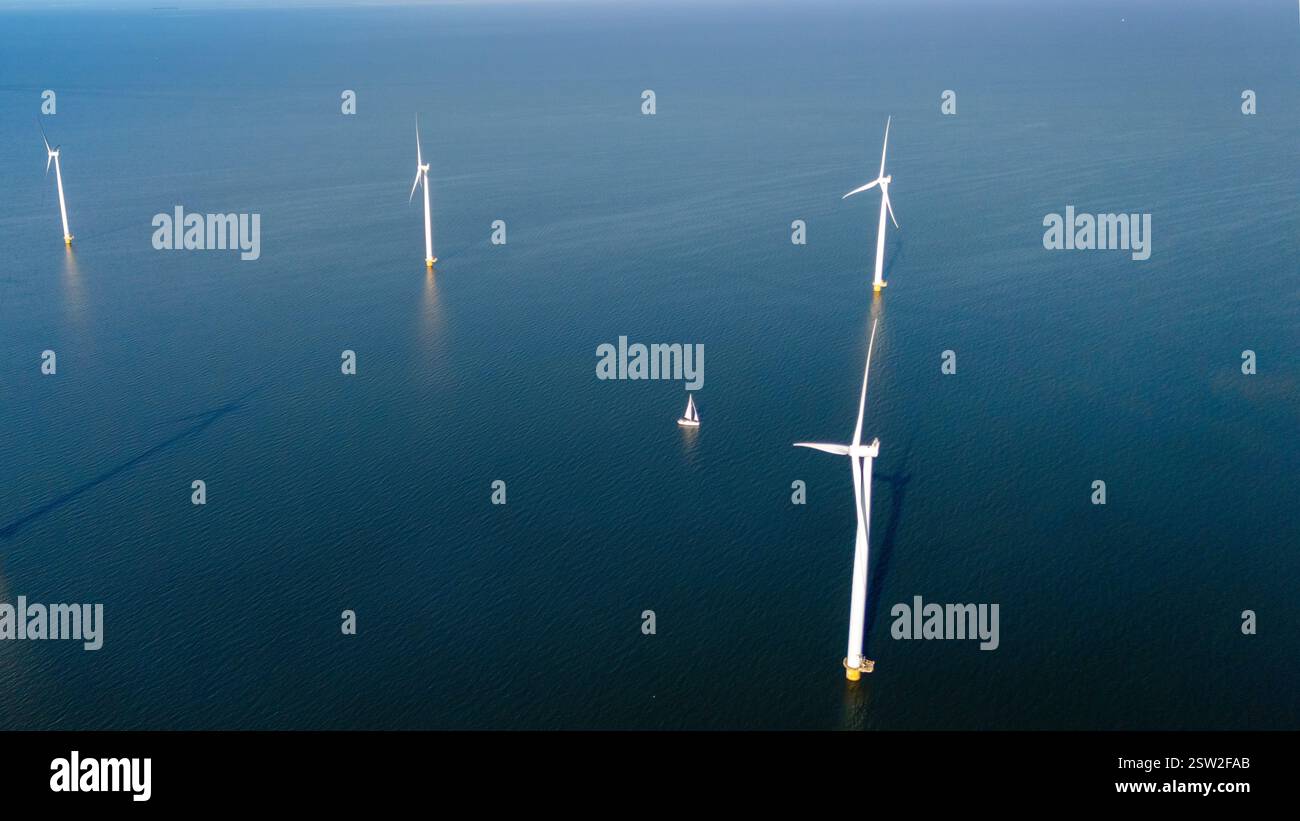 Flevoland Wind Turbines Una visione sostenibile dell'energia verde ecosostenibile nei Paesi Bassi Foto Stock