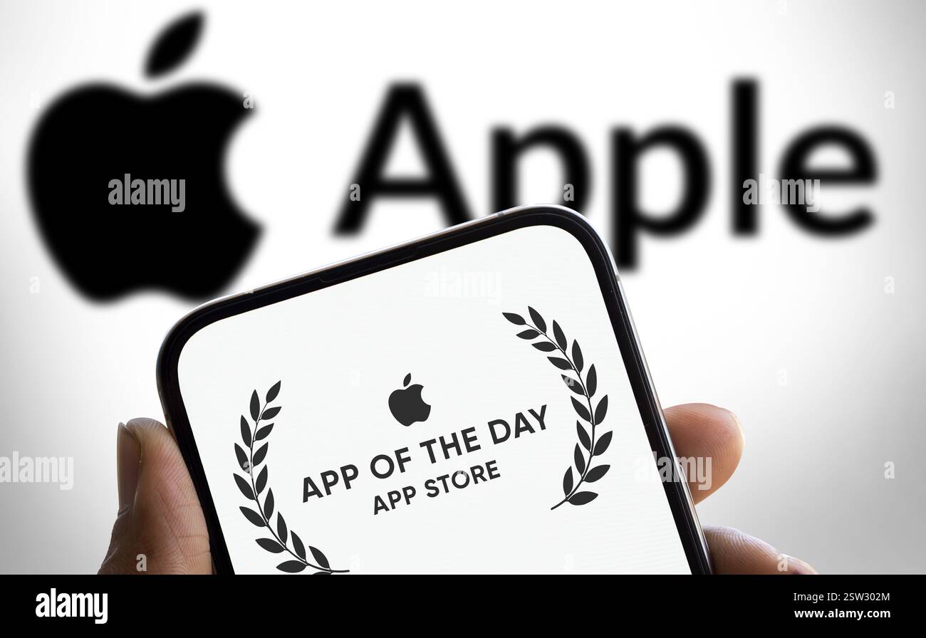 Dhaka, Bangladesh- 26 agosto 2024: App del giorno in cui Apple App Store viene visualizzato sullo smartphone. Foto Stock