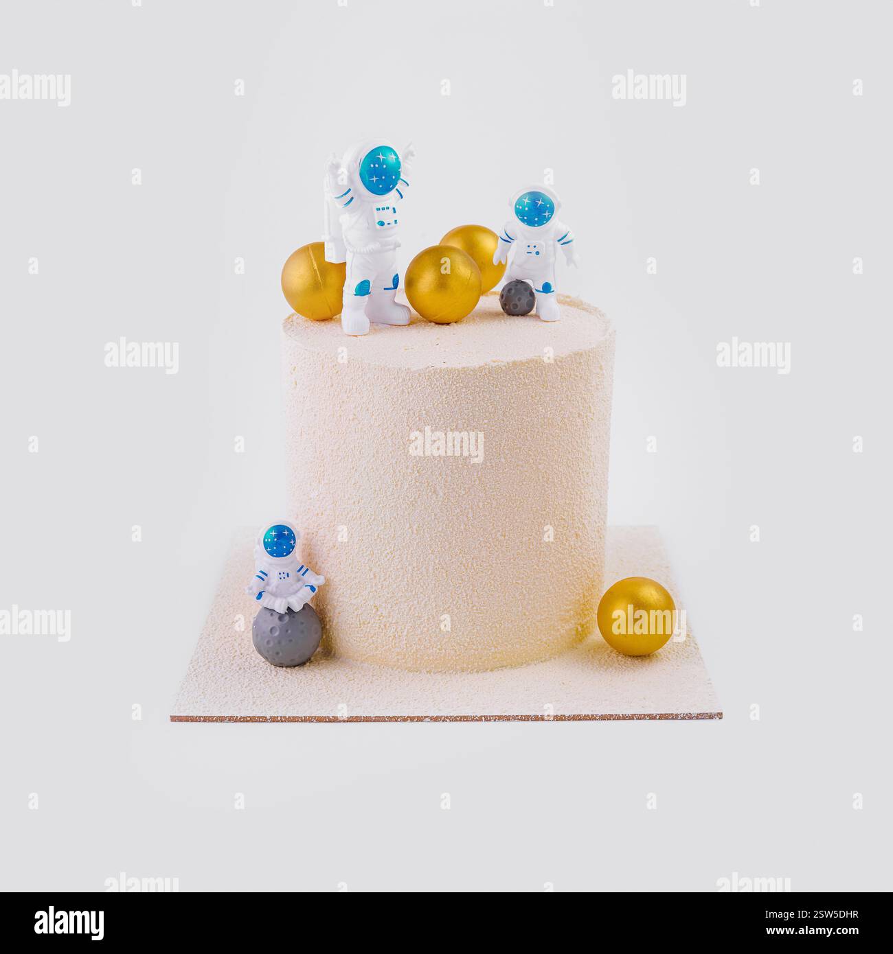 Torta di compleanno a tema spaziale con personaggi astronauti Foto Stock