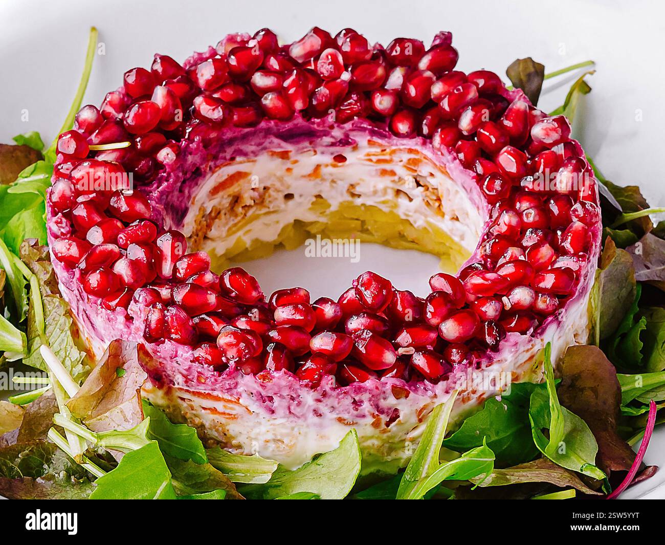 Insalata natalizia con presentazione elegante Foto Stock