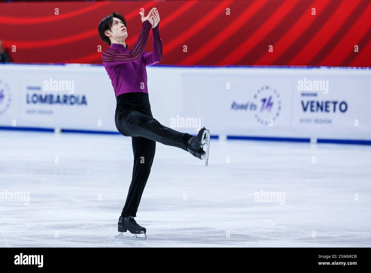 Sota Yamamoto del Giappone è stato visto in azione durante il programma corto di pattinaggio di figura FMC2026 Road to 26 Trophy Men al Forum Unipol Foto Stock