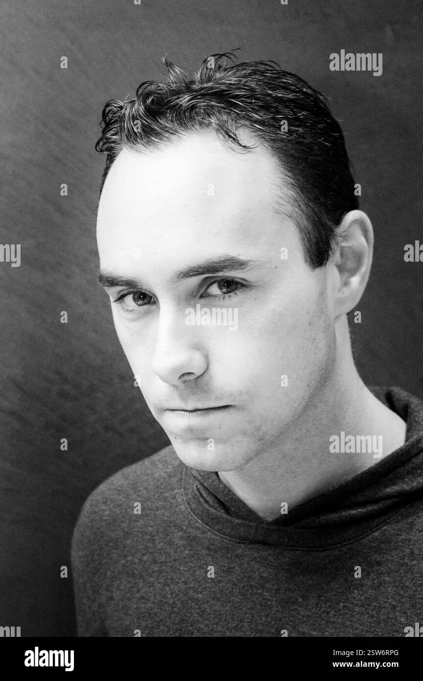 BB ALED, RITRATTO, 2003: Chris Moyles show regular su radio One e presentatore televisivo BB Aled allo Steam Bar di Cardiff Hilton il 23 ottobre 2003. Fotografia: ROB WATKINS. INFO: BB Aled, noto anche come Aled Haydn Jones, è un presentatore radiofonico gallese e personalità dei media. Conosciuto soprattutto per il suo lavoro su BBC radio 1, ha guadagnato popolarità come produttore e presentatore in "The Chris Moyles Show". Foto Stock