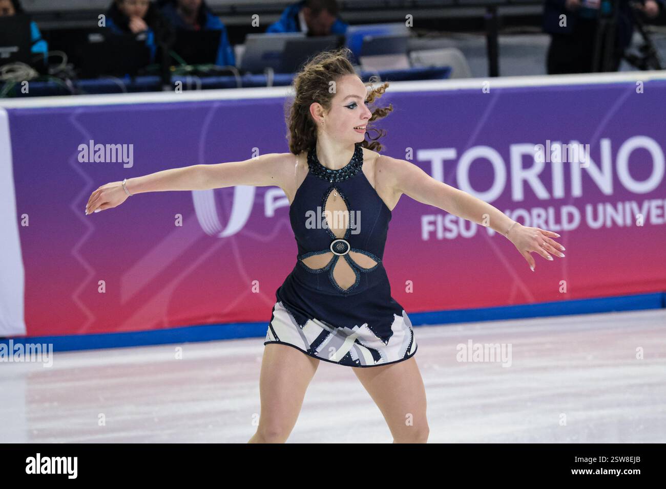 Sofiia Dovhal della Polonia visto durante la Ice Dance - Rhythm Dance of Figure Skating ai FISU Games 2025. Foto Stock
