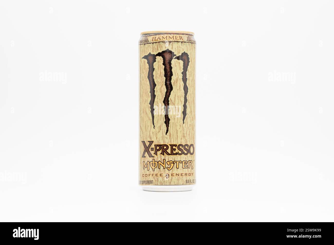 Monster Energy X-presso Hammer nel beige può dal 2010. Il gusto è come una miscela di caffè espresso con energia. Il design della bevanda è strutturato. Foto Stock