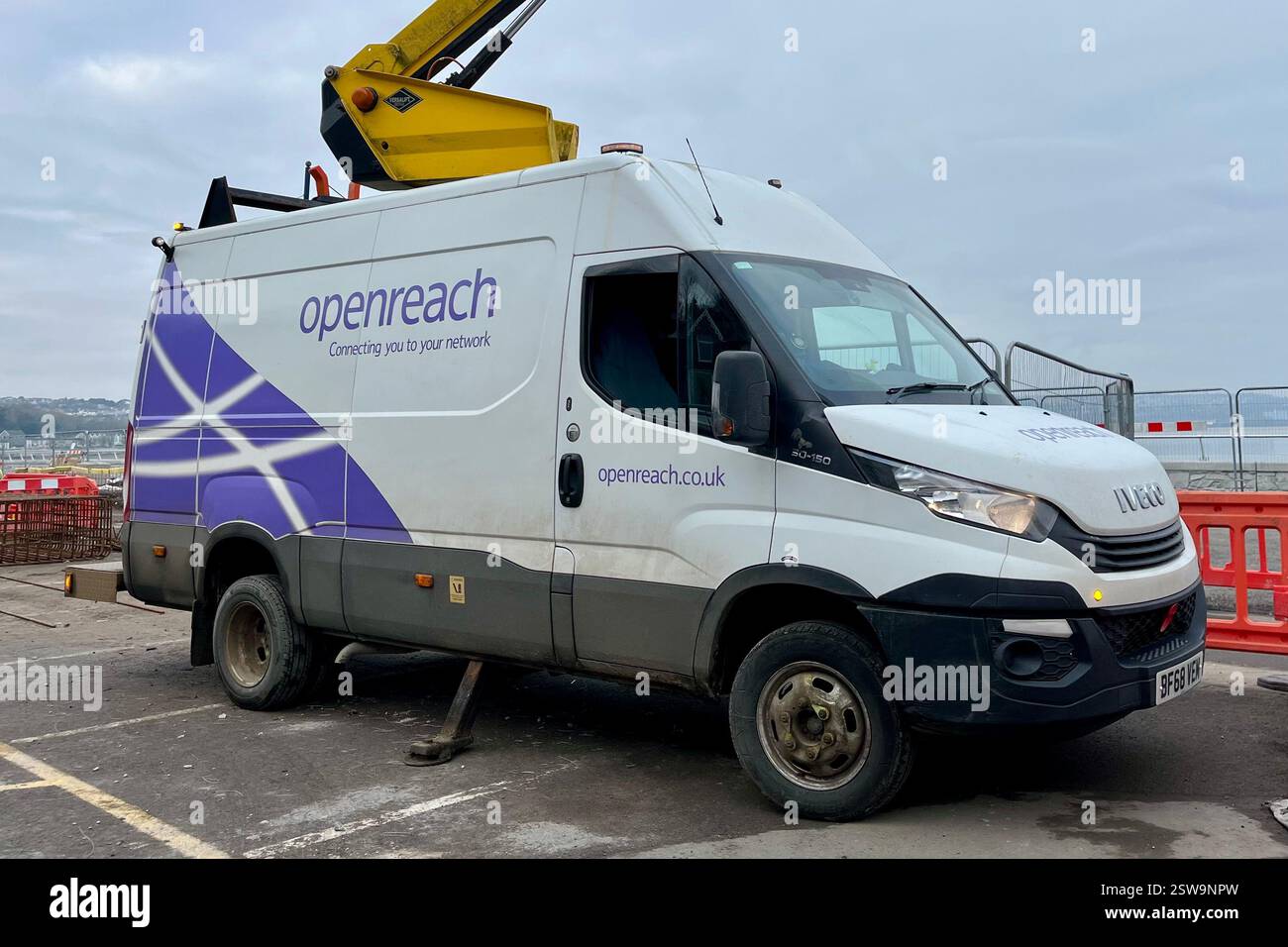 Openreach Cherry Picker Van parcheggiato a Mumbles. Swansea, Galles, Regno Unito. 22 gennaio 2025. Foto Stock